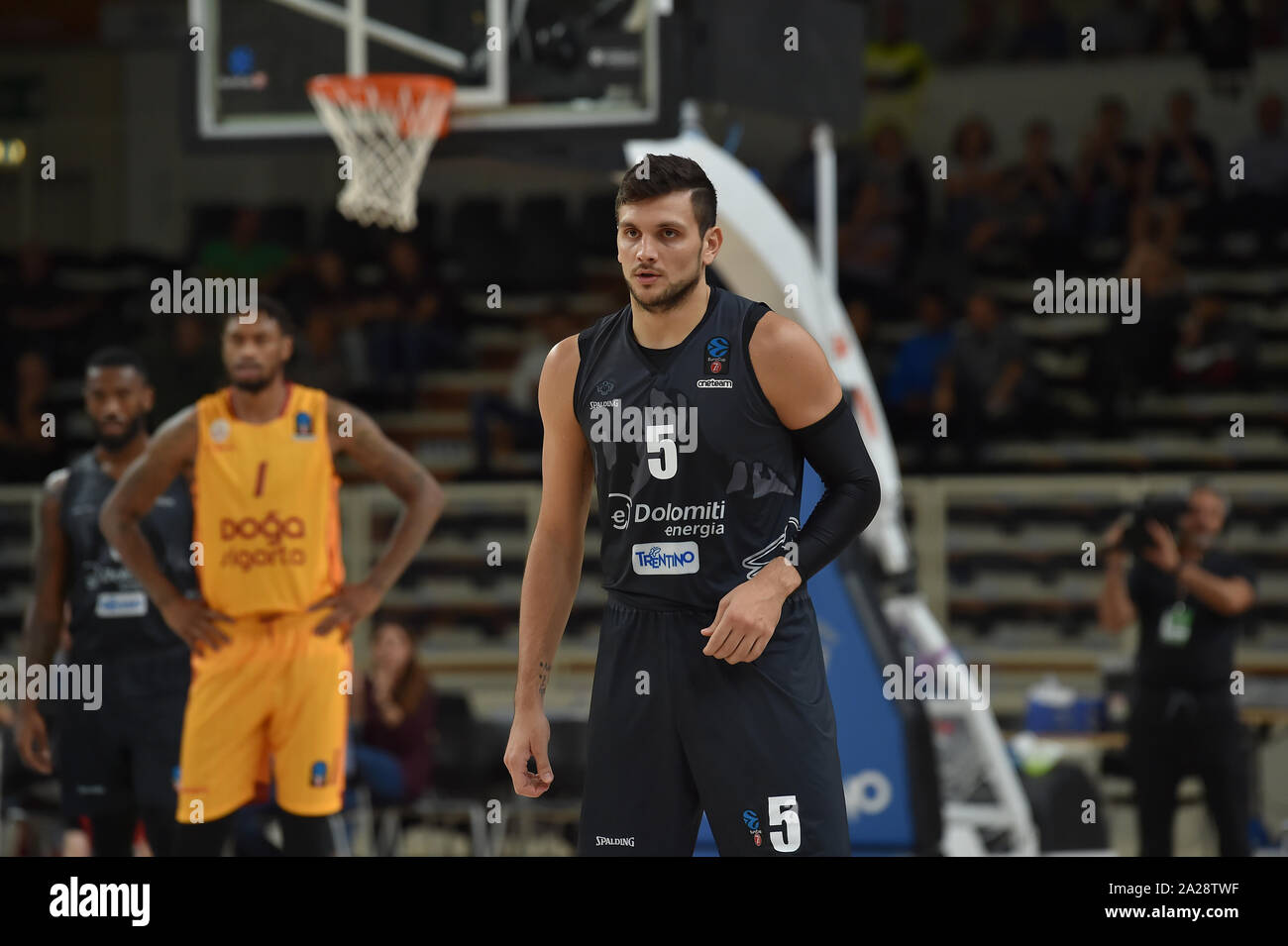 Gentile alessandro , dolomiti energia trento, durante il Dolomiti Energia Trento vs Galatasaray Doga Sigorta Istanbul , Trento, Italia, 01 ott 2019, Baske Foto Stock