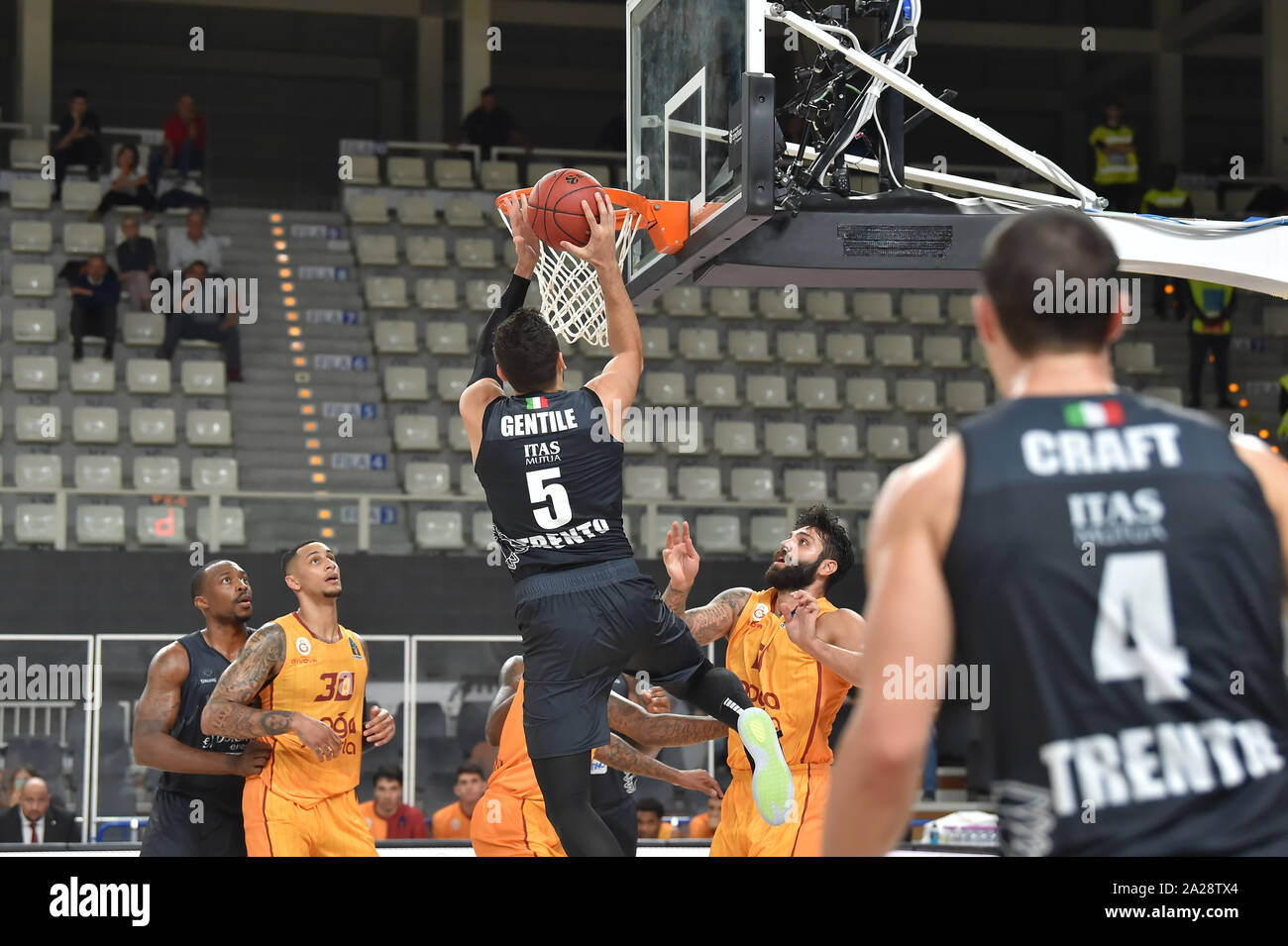 Gentile alessandro , dolomiti energia trento, durante il Dolomiti Energia Trento vs Galatasaray Doga Sigorta Istanbul , Trento, Italia, 01 ott 2019, Baske Foto Stock