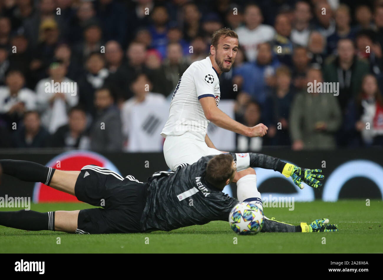 Tottenham Hotspur Harry Kane tenta un tiro in porta durante la UEFA Champions League a Tottenham Hotspur Stadium, Londra. Foto Stock