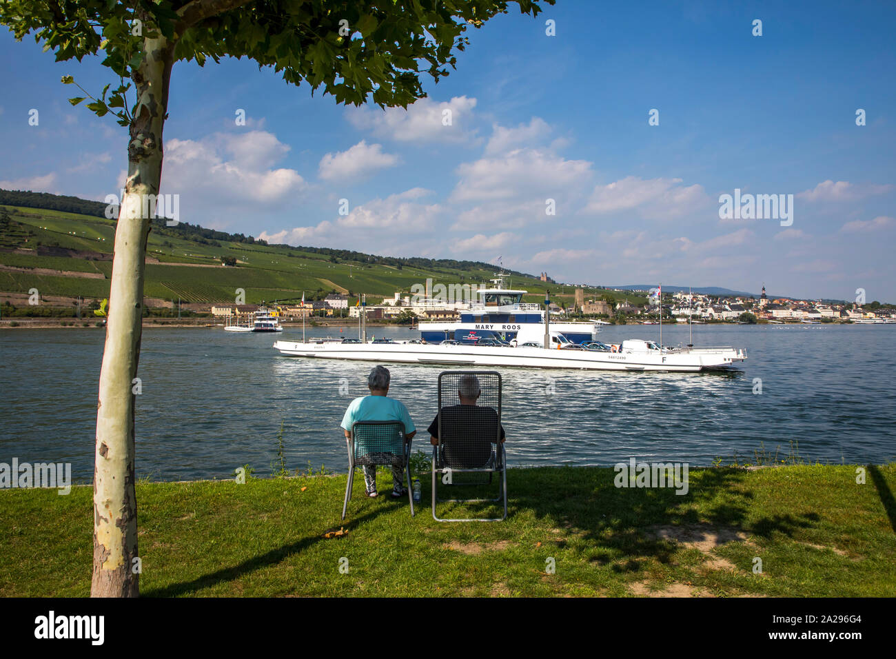 Traghetto per auto sul Reno, opera tra Bingen e Rüdesheim, Germania Foto Stock