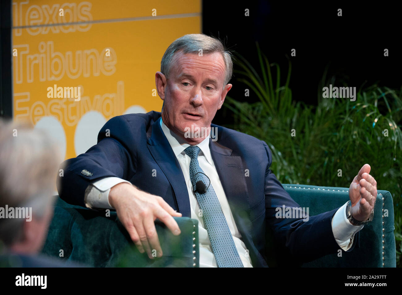 Ritirato la marina Admiral e guarnizione ex William McRaven parla di supervisionare il raid che ha ucciso Osama bin Laden nel 2011 come egli compare su un podcast con le principali Garrett di CBS durante un Texas Tribune sessione del Festival di Austin in Texas. Foto Stock