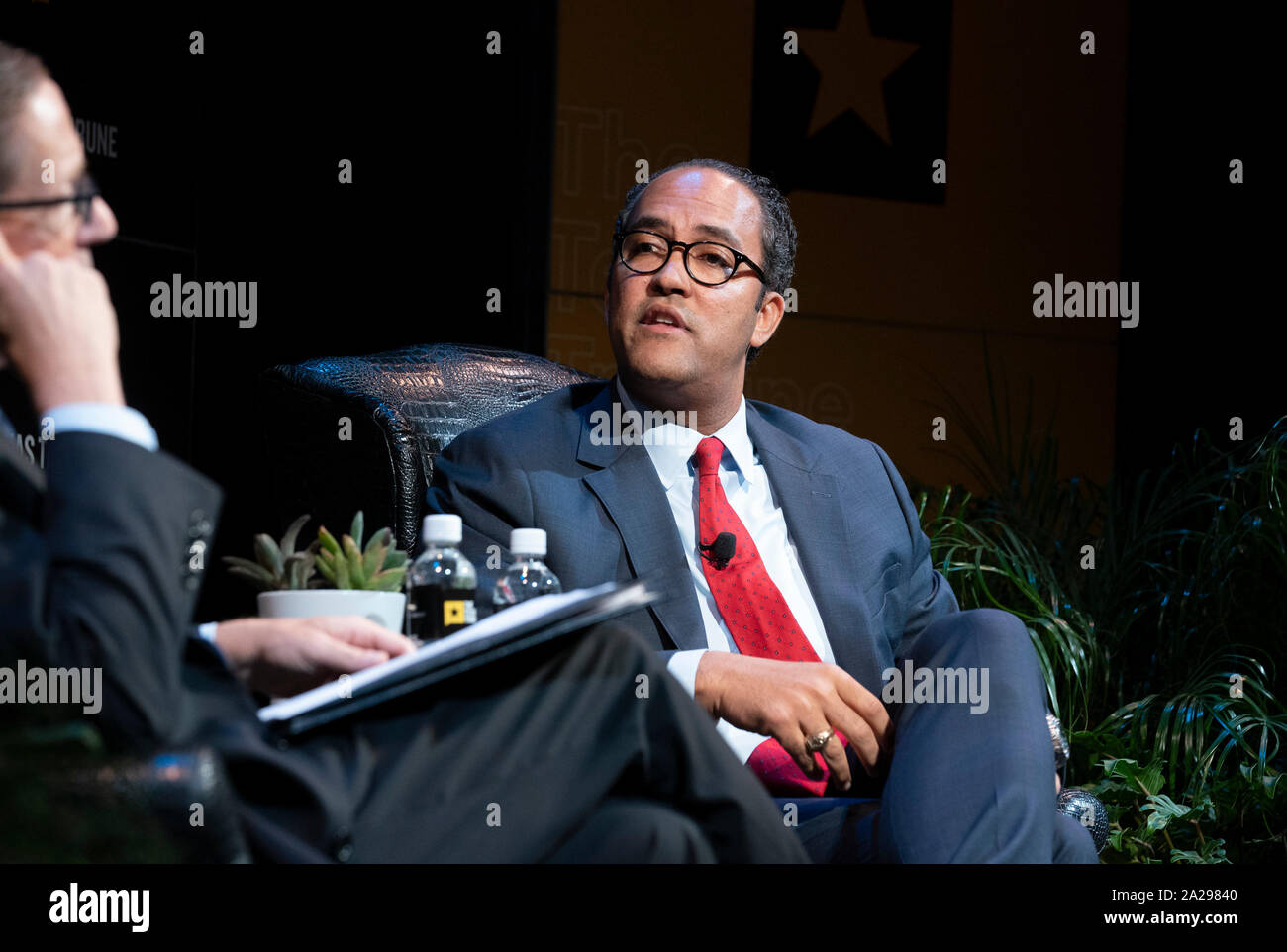 Stati Uniti Sost. Verrà Hurd, diritto, parla con Texas Tribune CEO Evan Smith al Texas Tribune Festival di Austin. Foto Stock