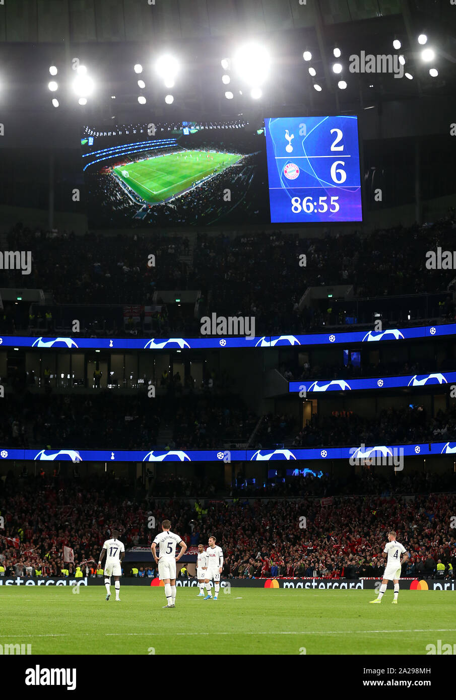 Tottenham Hotspur player reagire dopo il sesto gol contro di loro durante la UEFA Champions League a Tottenham Hotspur Stadium, Londra. Foto Stock