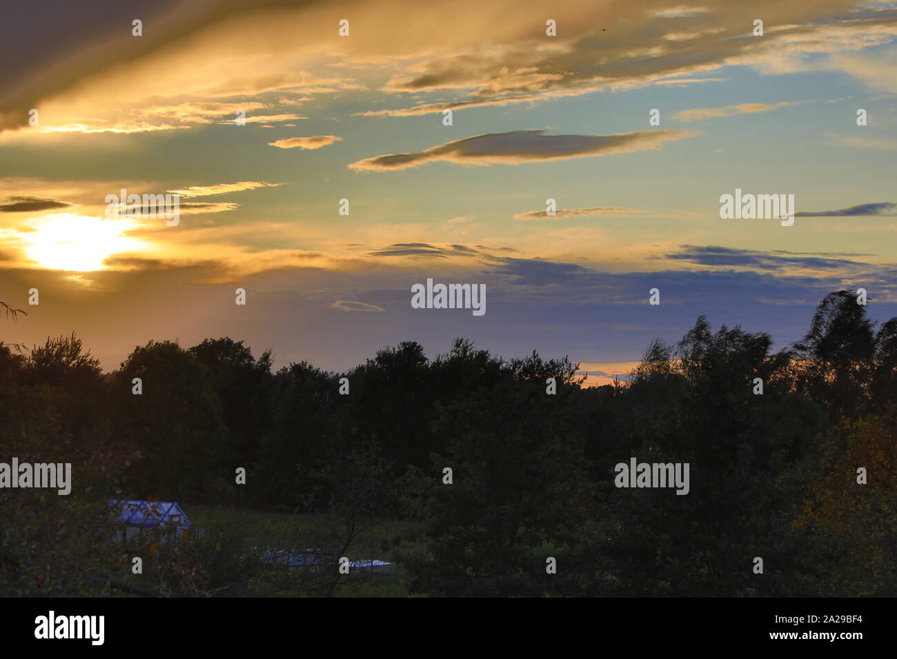 Autunno magnifico tramonto piena di colori e di luce Foto Stock