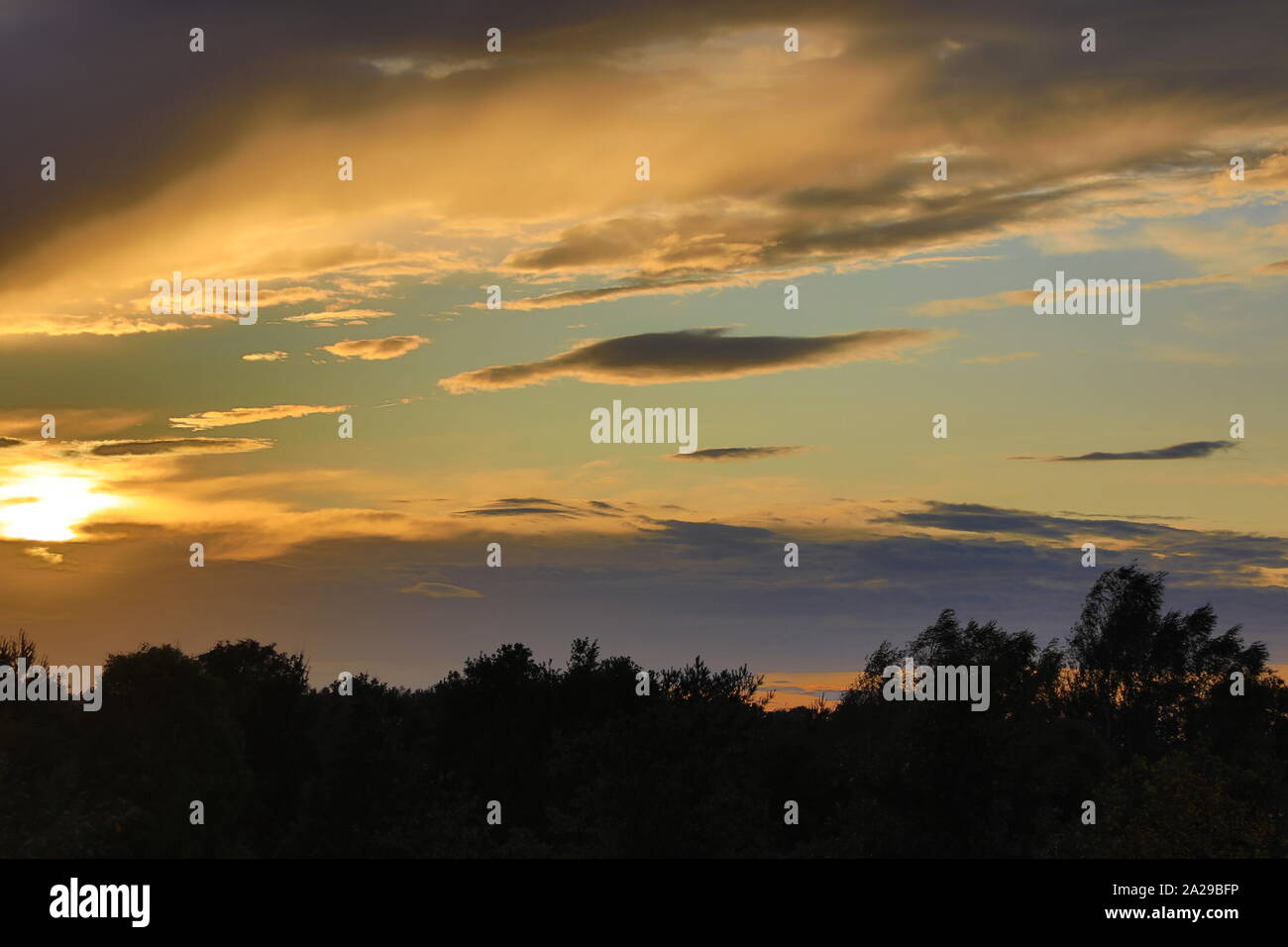 Autunno magnifico tramonto piena di colori e di luce Foto Stock