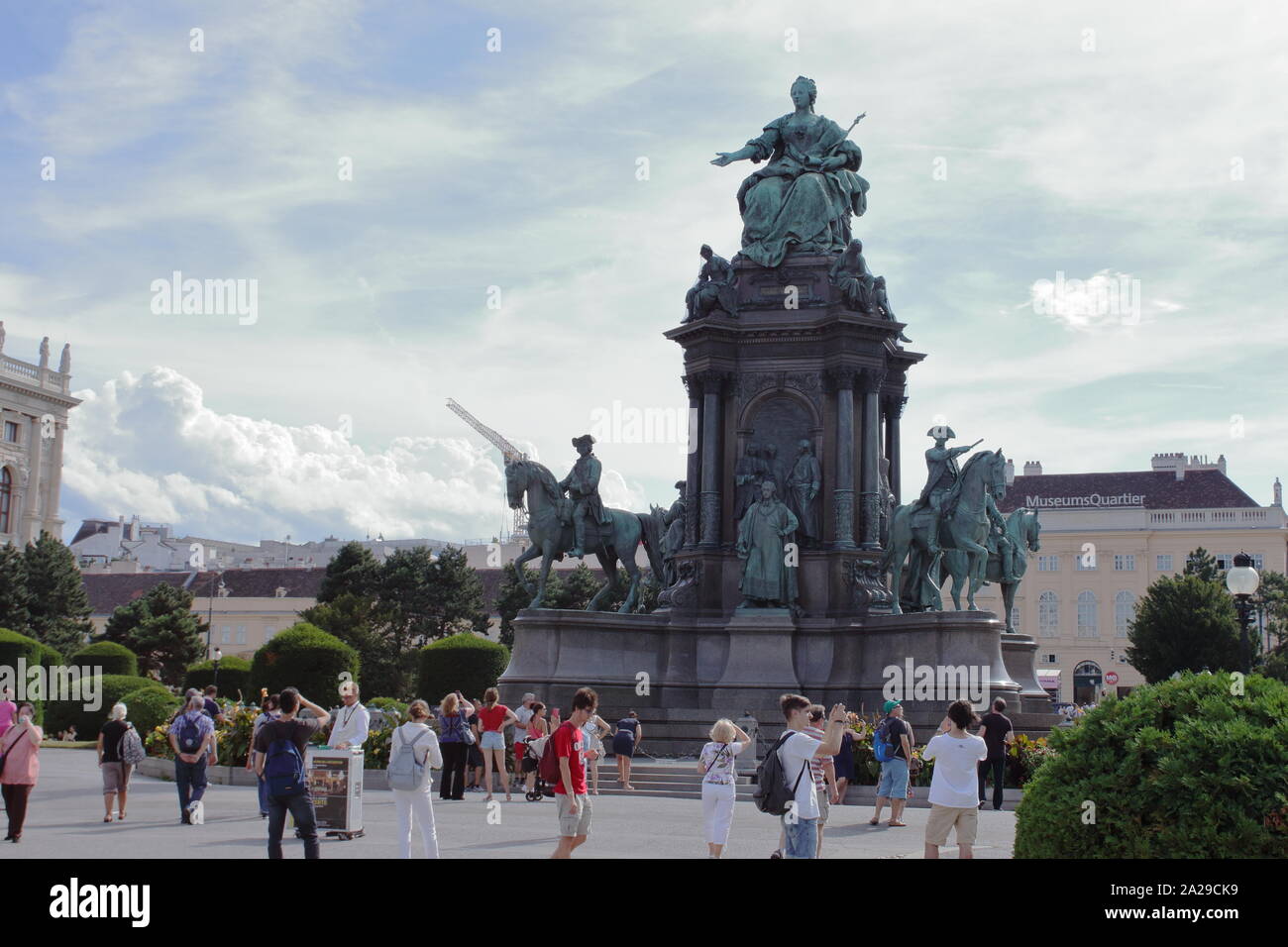 Maria Theresien Platz, Wien City Center, nel parco di fronte il Palazzo di Hofburg (principessa Sissi castello) Foto Stock