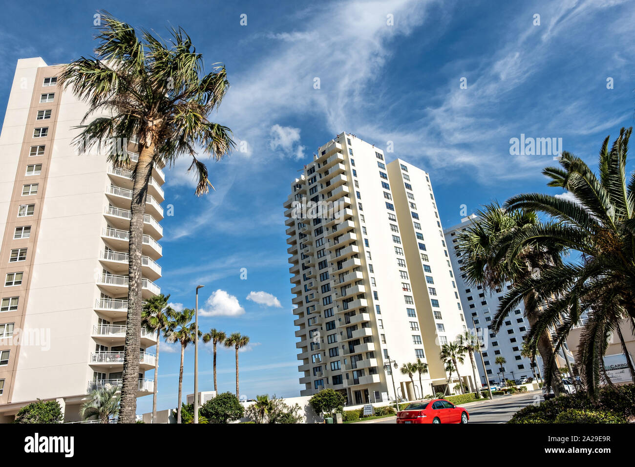 Una parete di condomini lungo la Atlantic Beach Front in Daytona Beach, Florida. Foto Stock