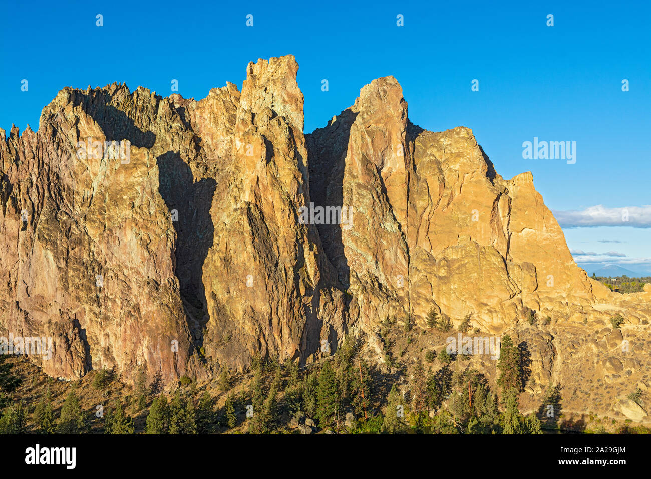 Oregon, Smith Rock State Park, internazionalmente rinomata destinazione per la palestra di roccia Foto Stock