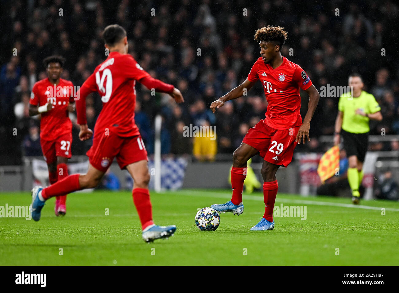 Kingsley Coman da Bayern Monaco visto in azione durante la UEFA Champions League (Gruppo B) match tra Tottenham Hotspur e Bayern Monaco.(punteggio finale; Tottenham Hotspur 2:7 Bayern Monaco di Baviera) Foto Stock