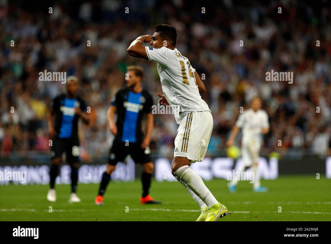 Real Madrid CF Carlos H. Casemiro in azione durante la UEFA Champions League match tra il Real Madrid e il Club Brugge a Santiago Bernabeu Stadium.(punteggio finale: Real Madrid 2-2 Bruges) Foto Stock