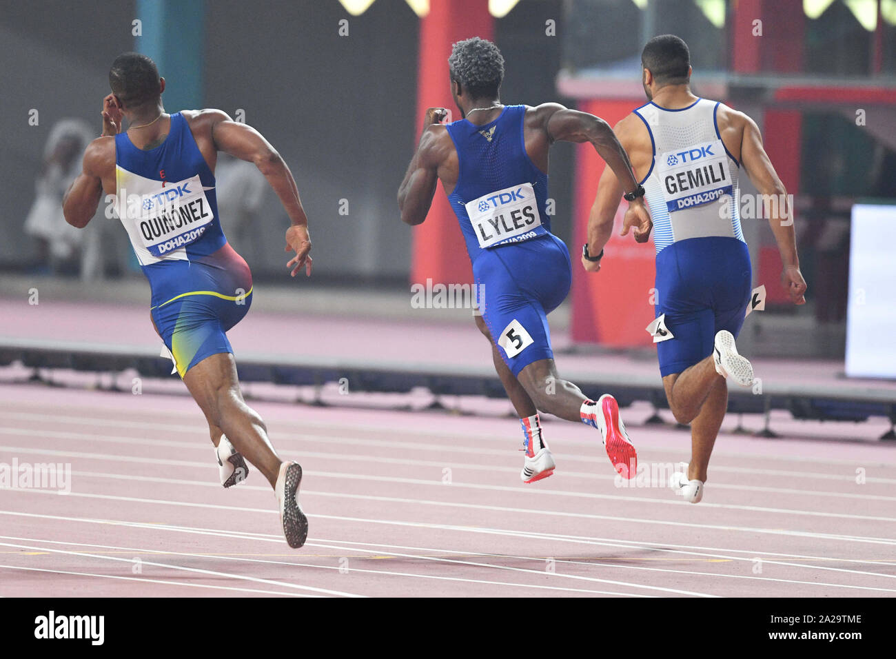 Doha in Qatar. Credito: MATSUO. 1 Ott 2019. (L-R) Alex Quinonez (ECU), Noè Lyles (USA), Adam Gemili (GER) : atletica leggera IAAF World Championships Doha 2019 Uomini 200m Finale Al Khalifa International Stadium di Doha, in Qatar. Credito: MATSUO .K AFLO/sport/Alamy Live News Foto Stock