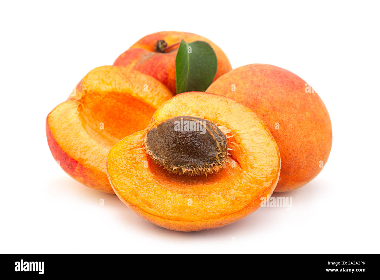 Albicocca frutta closeup isolati su sfondo bianco Foto Stock