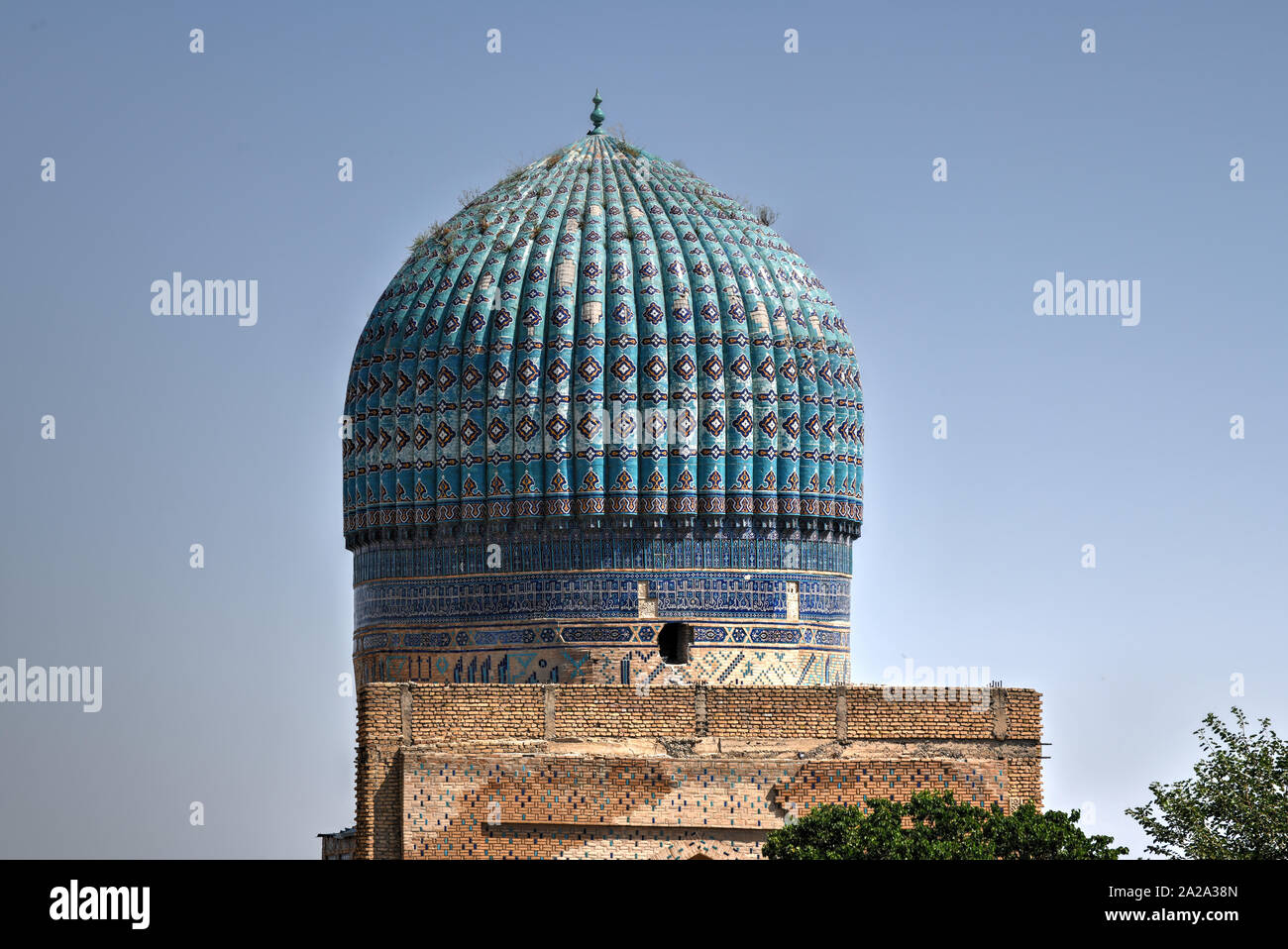 Bibi Khanym moschea di Samarcanda, Uzbekistan. Nel XV secolo era uno dei più grandi e magnifici moschee del mondo islamico. Foto Stock