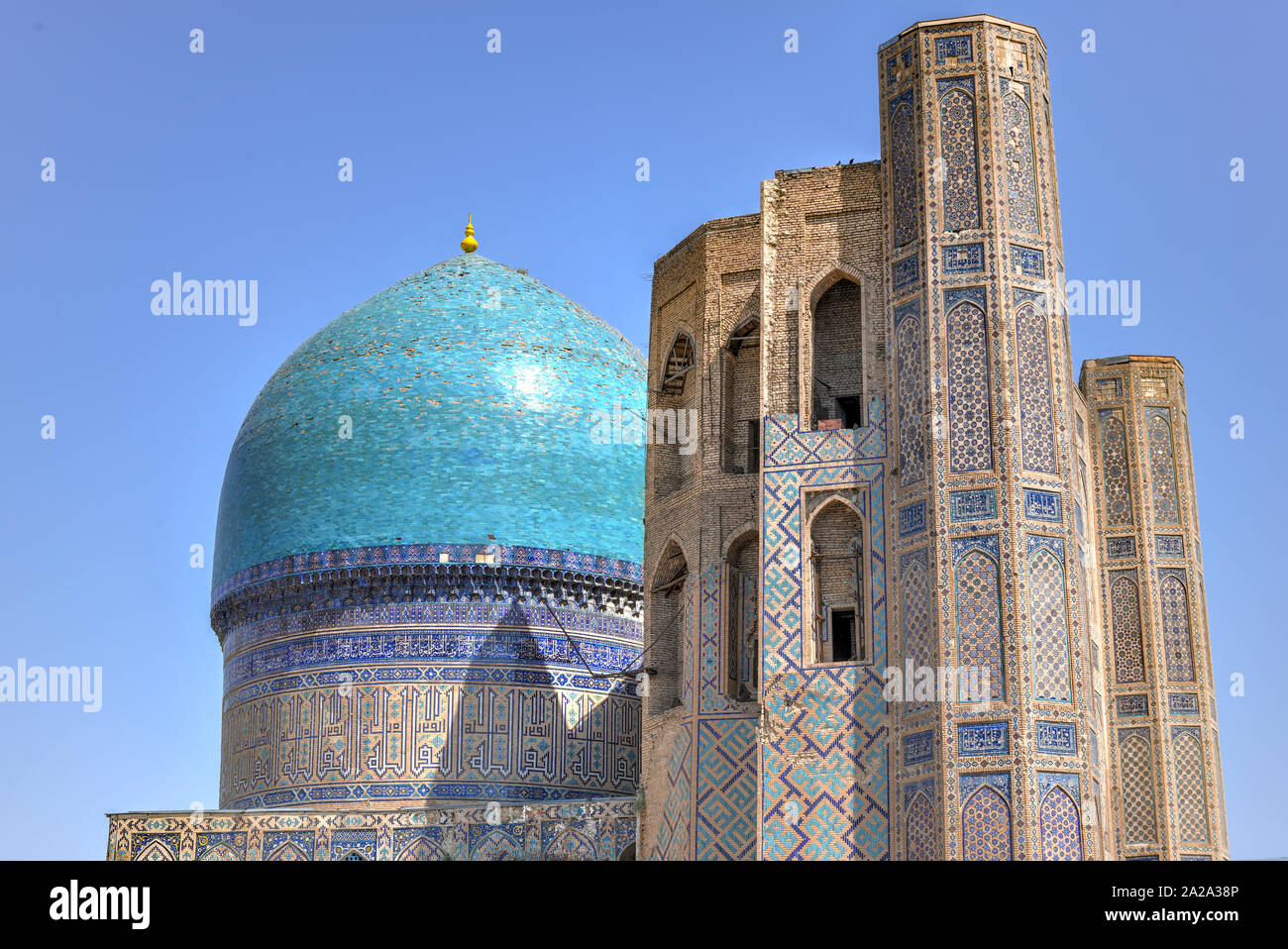 Bibi Khanym moschea di Samarcanda, Uzbekistan. Nel XV secolo era uno dei più grandi e magnifici moschee del mondo islamico. Foto Stock