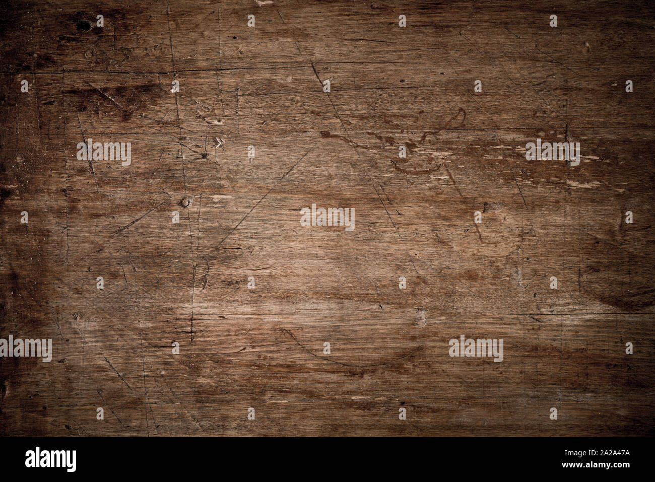 Alte, zerkratzte Platte aus Holz als Hintergrund Foto Stock