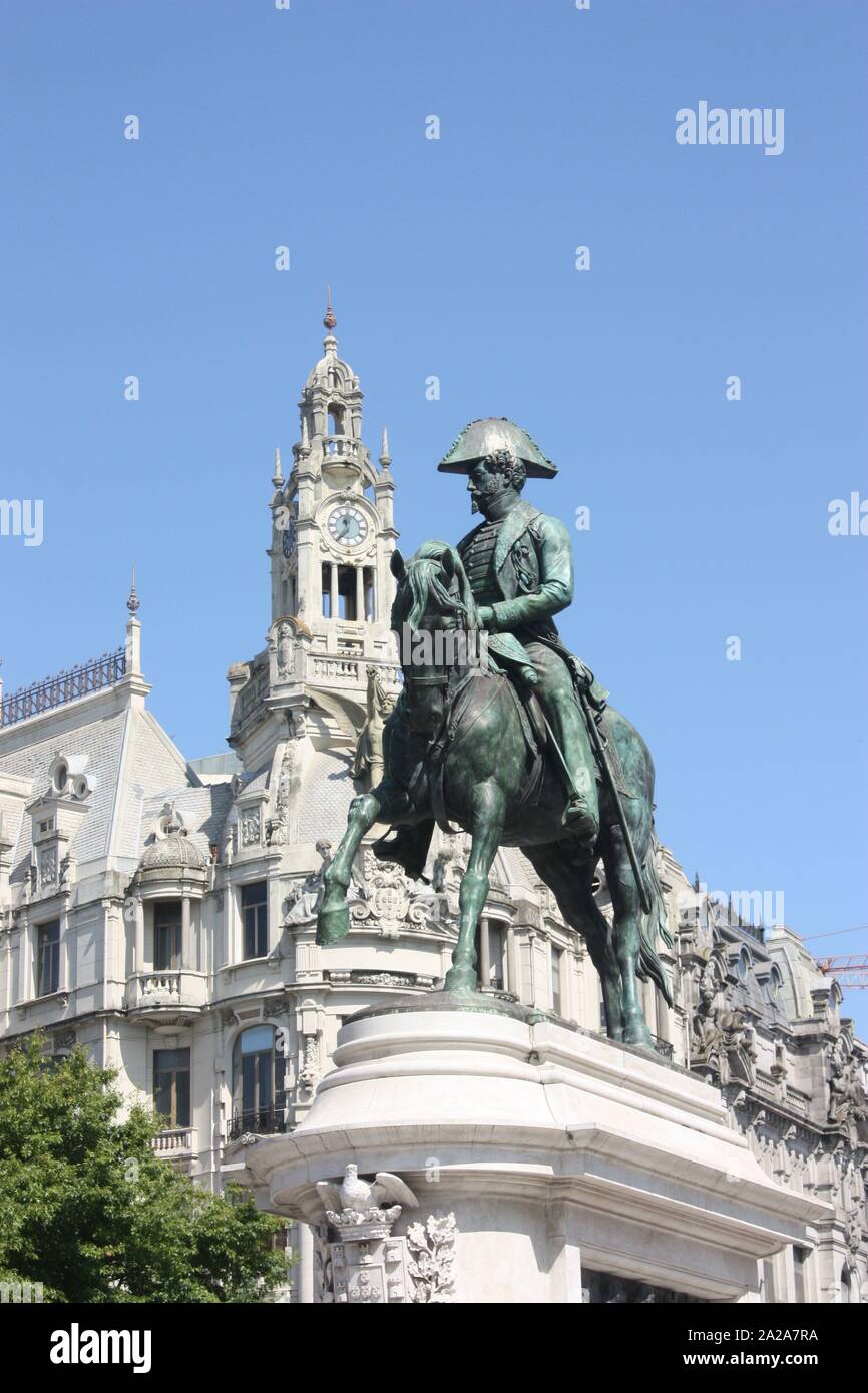 Porto, Portogallo - La statua di Pedro IV nella Praça do Município Foto Stock