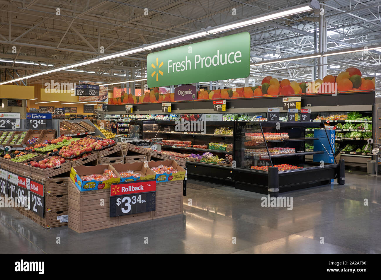 Tigard, Oregon, Stati Uniti d'America - 16 SET 2019: la produzione di reparto in un Walmart Supercenter in Tigard, Oregon. Foto Stock