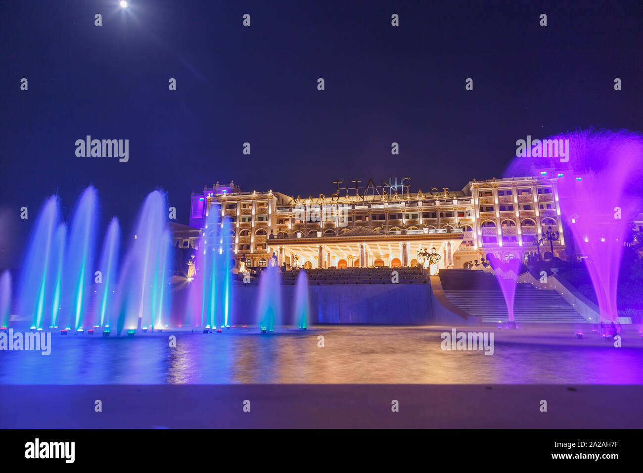 ANTALYA, Turchia - 12 settembre 2019: Titanic Mardan due Palace con fontane in altezza e la più costosa della europea resort Foto Stock