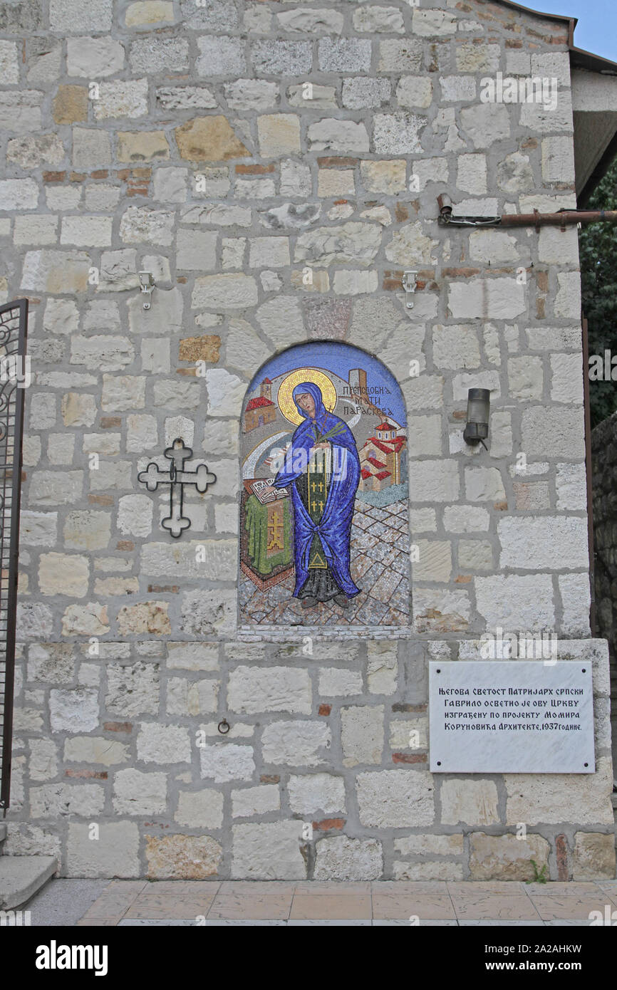 Affresco del mosaico di San Petka e la sua lapide al di fuori di San Petka Chiesa, Fortezza di Kalemegdan, Parco Kalemegdan, Belgrado, Serbia. Foto Stock