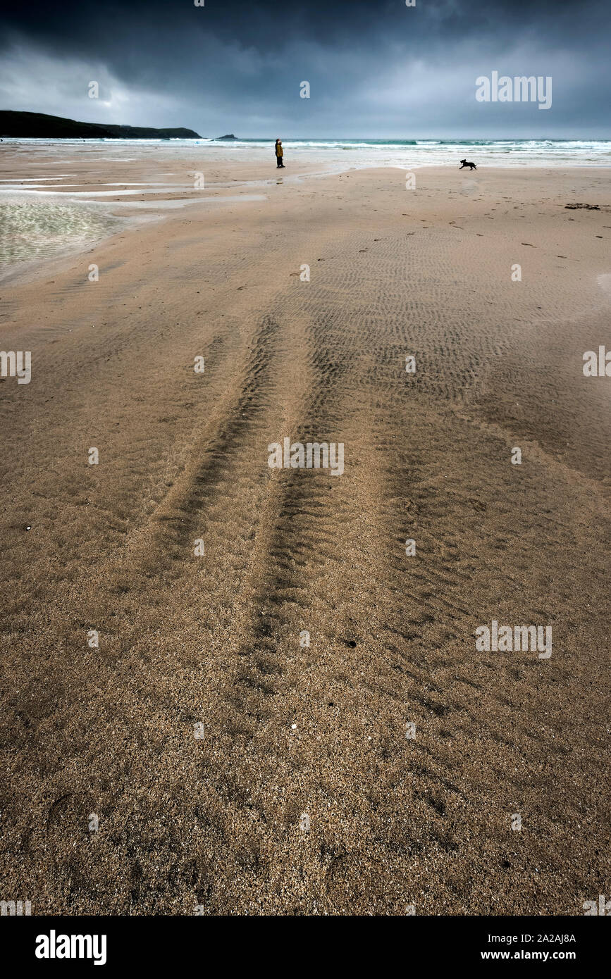 Peperoncino meteorologiche autunnali a Fistral Beach in Newquay in Cornovaglia. Foto Stock