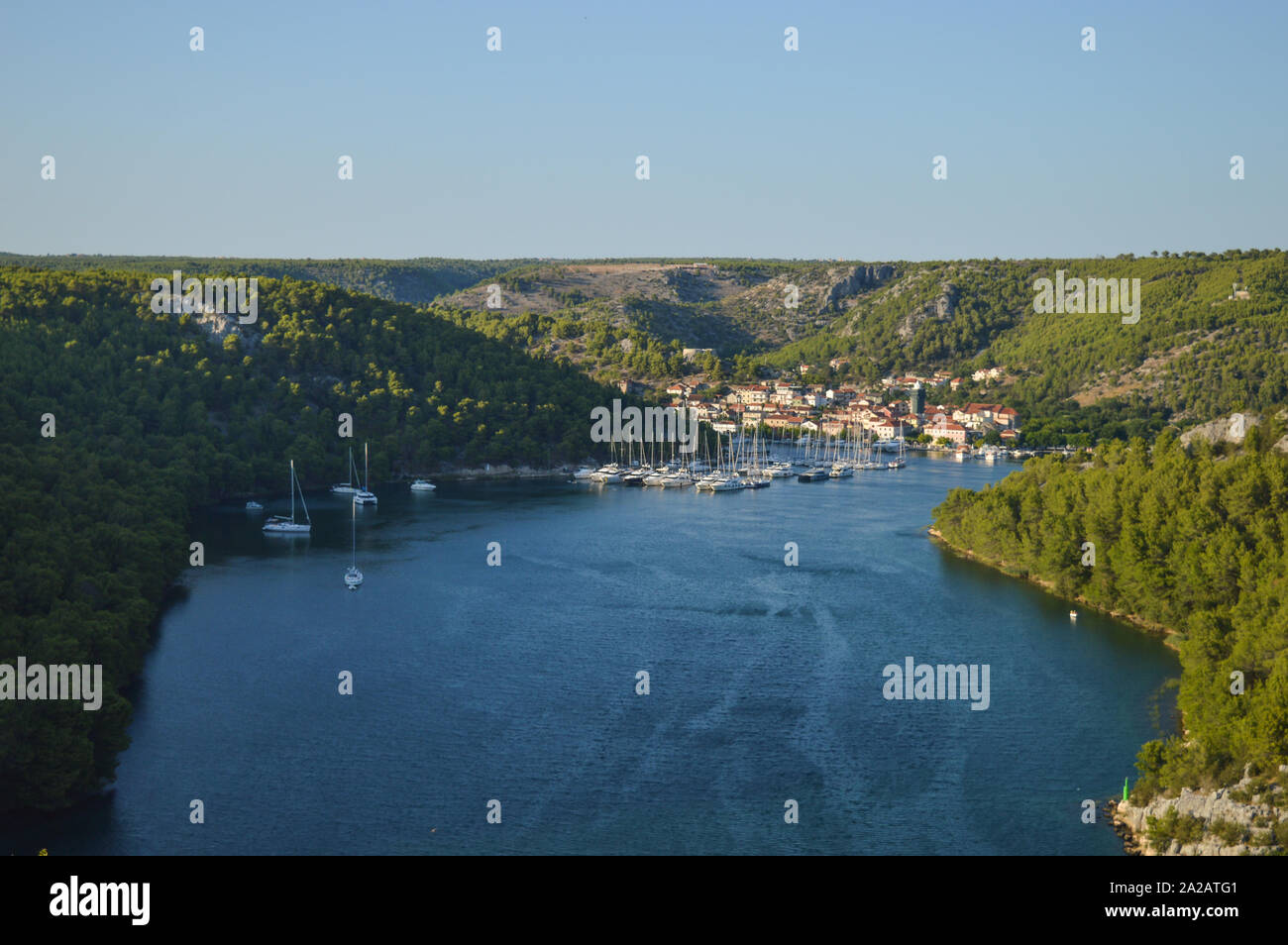 Barche a vela sul fiume Krka a Skradin, Croazia Foto Stock