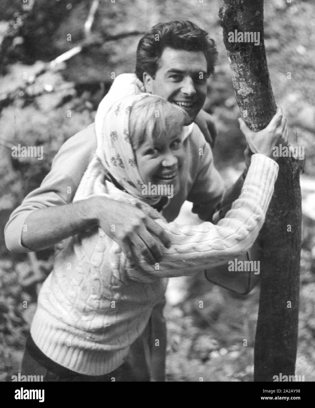 L Attrice Tedesca Hildegard Knef Con Il Suo Secondo Marito Attore Inglese E Il Direttore David Cameron Palastanga Foto Stock Alamy