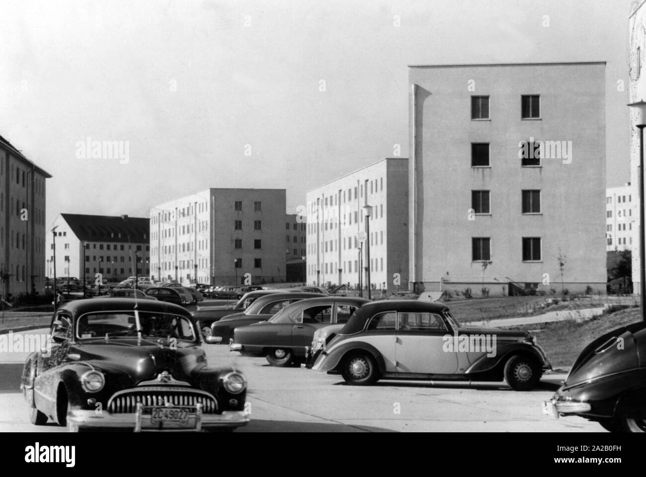 La figura mostra una vista del complesso residenziale delle forze USA in Vogelweh vicino a Kaiserslautern. Essi sono parte di Kaiserslautern Comunità Militare, la più grande base militare degli Stati Uniti al di fuori degli Stati Uniti. Di fronte all'appartamento edifici sono macchine parcheggiate. Foto Stock