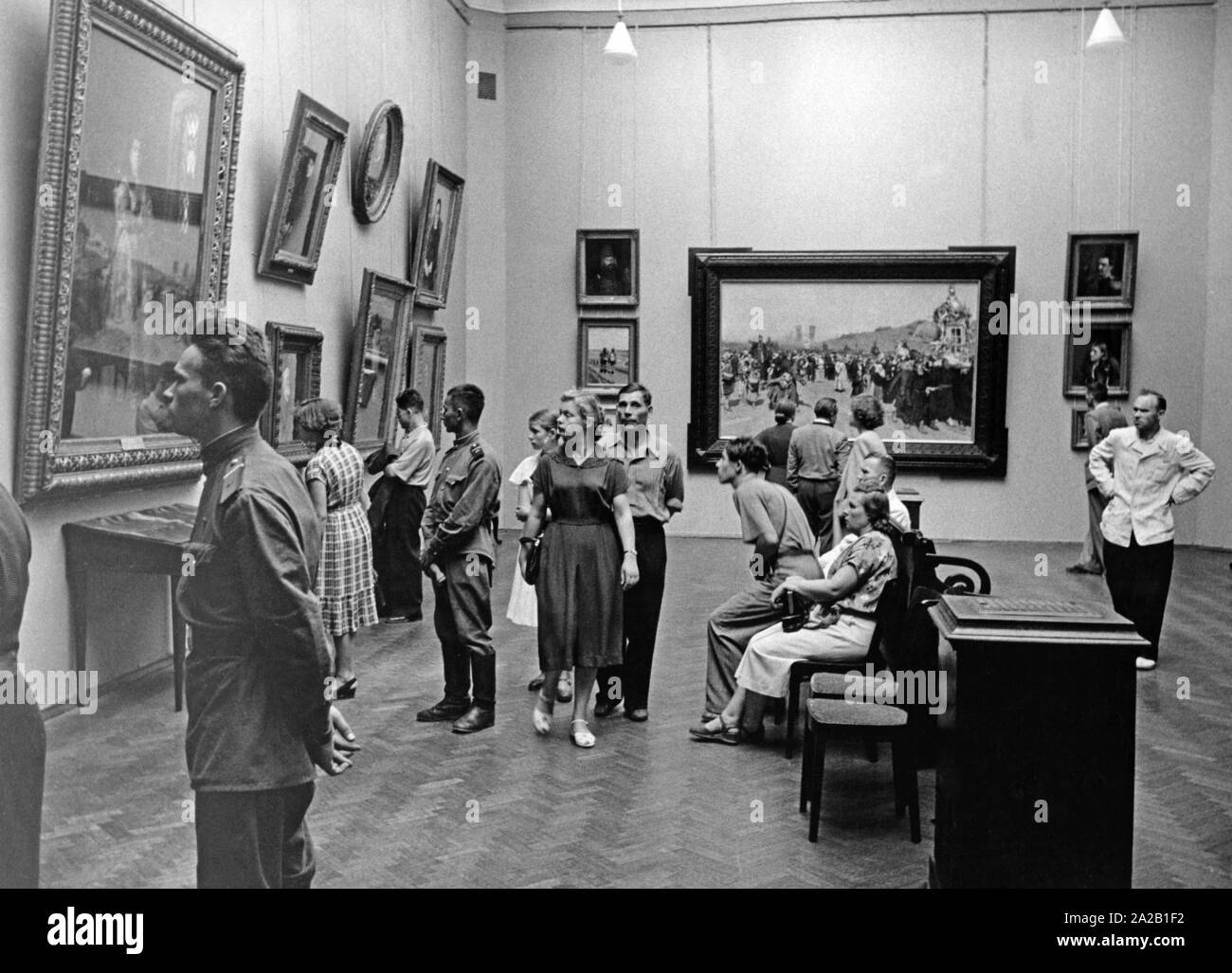 Visitatori nello Stato Galleria Tretyakov di Mosca. Foto Stock