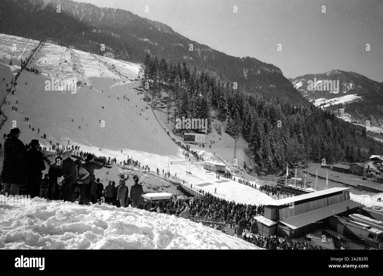 I Mondiali di Sci ha avuto luogo in Val Gardena tra il 7.2.1970 e il 15.2.1970, ed era stato il solo World Cup finora, i cui risultati sono stati inclusi nella Coppa del Mondo di Sci Alpino. Panoramica di una delle piste da sci e la folla di spettatori. Non è chiaro quale pista da sci è circa. Foto Stock