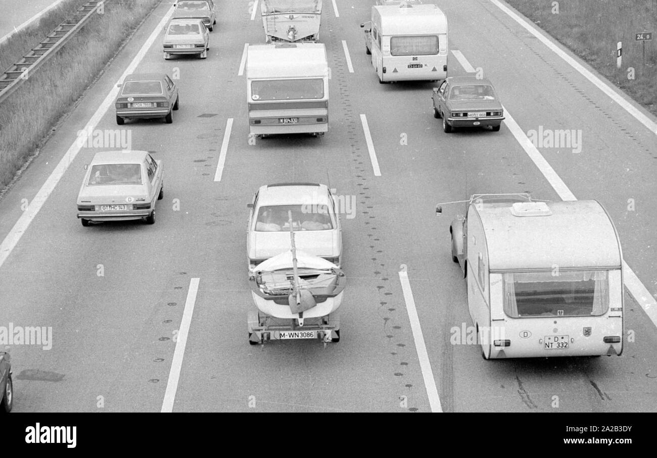 Durante le vacanze estive di miglio-lungo gli inceppamenti di traffico possono verificarsi a causa del traffico turistico. La foto mostra un ingorgo sull'A8, un popolare percorso di viaggio verso o via Salisburgo o Innsbruck (A93). Foto Stock