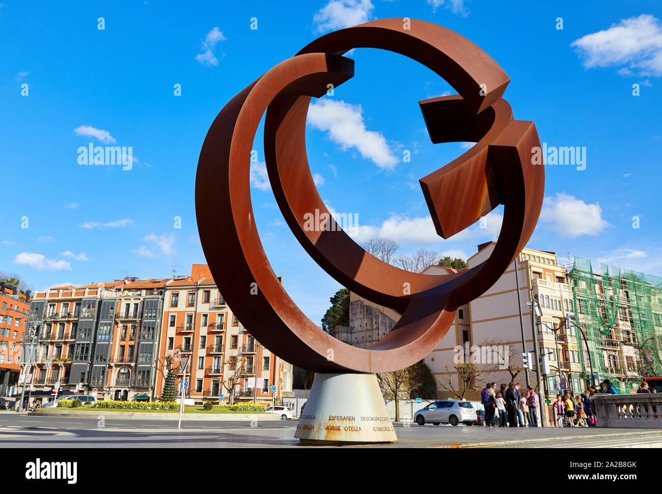 '''Variante ovoide de la desocupación de la esfera'', la scultura di Jorge Oteiza, Municipio di Bilbao, Bizkaia, Paesi Baschi, Spagna, Europa Foto Stock