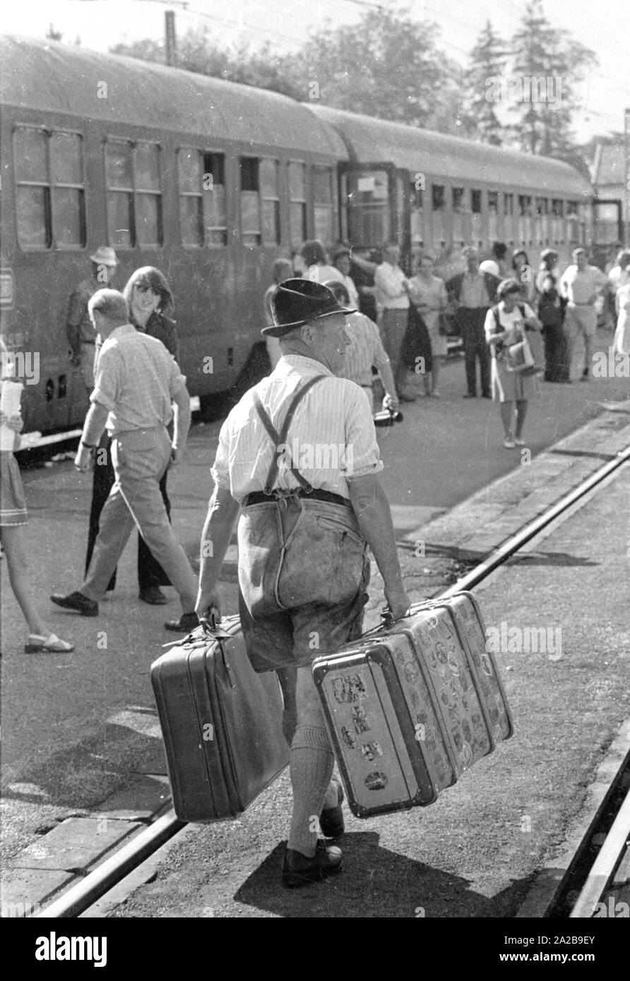 L'agenzia di viaggio speciale treno della Deutsche Bahn si ferma nel centro termale e turistica di Ruhpolding. Foto Stock