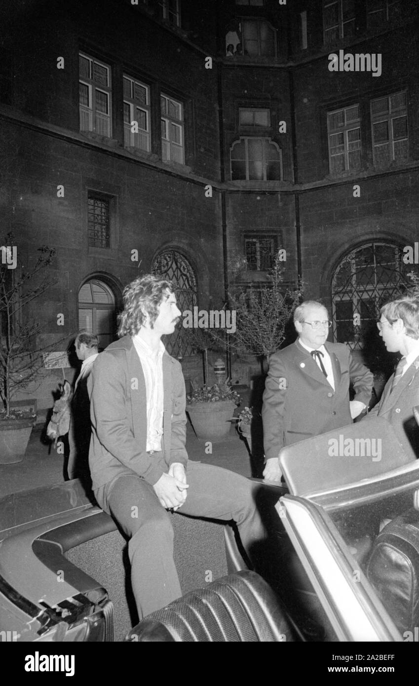 Il calciatore Gerd Müller alla celebrazione del FC Bayern a Marienplatz a Monaco di Baviera. FC Bayern celebra il vincitore della Bundesliga campionato e la UEFA Champions League. Foto Stock