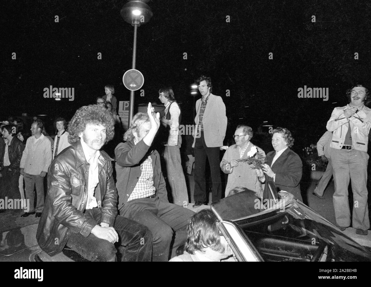 Paul Breitner (l) e Uli Hoeneß (r). alla celebrazione del FC Bayern a Marienplatz a Monaco di Baviera. FC Bayern celebra il vincitore della Bundesliga campionato e la UEFA Champions League. Foto Stock Paul Breitner (l) e Uli Hoeneß (r). alla celebrazione del FC Bayern a Marienplatz a Monaco di Baviera. FC Bayern celebra il vincitore della Bundesliga campionato e la UEFA Champions League. Foto Stock