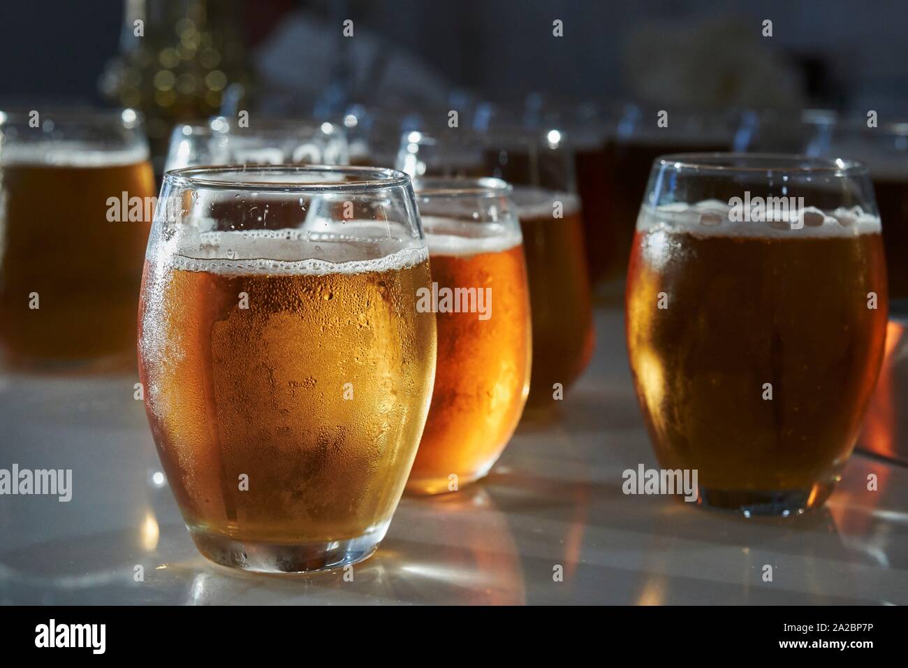 Buona e fresca birra bionda. Spagna. Foto Stock