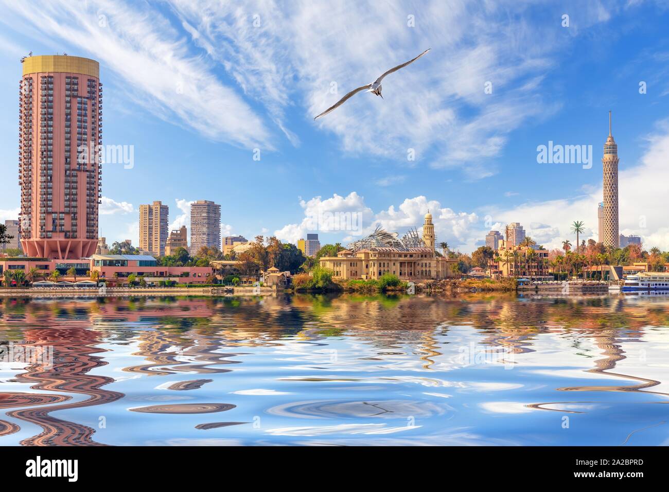 Il Nilo e il famoso sky-raschietti di Cairo, Egitto. Foto Stock