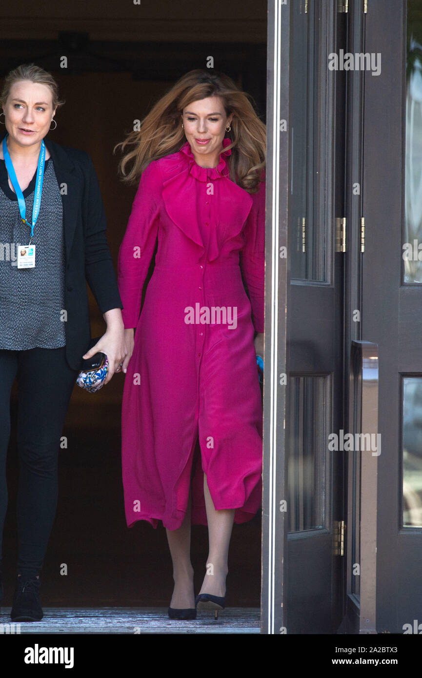 Manchester, Regno Unito. 2 Ottobre, 2019. Carrie Symonds, partner di primo ministro Boris Johnson, durante il congresso del partito conservatore al Manchester Central Convention Complex, Manchester mercoledì 2 ottobre 2019 (credito: P Scaasi | MI News) Credito: MI News & Sport /Alamy Live News Foto Stock