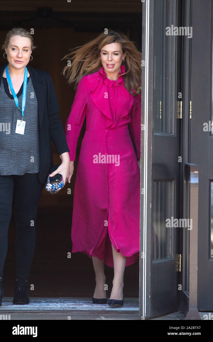 Manchester, Regno Unito. 2 Ottobre, 2019. Carrie Symonds, partner di primo ministro Boris Johnson, durante il congresso del partito conservatore al Manchester Central Convention Complex, Manchester mercoledì 2 ottobre 2019 (credito: P Scaasi | MI News) Credito: MI News & Sport /Alamy Live News Foto Stock