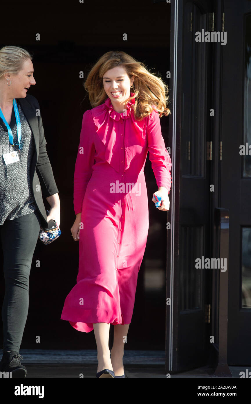 Manchester, Regno Unito. 2 Ottobre, 2019. Carrie Symonds, partner di primo ministro Boris Johnson, durante il congresso del partito conservatore al Manchester Central Convention Complex, Manchester mercoledì 2 ottobre 2019 (credito: P Scaasi | MI News) Credito: MI News & Sport /Alamy Live News Foto Stock
