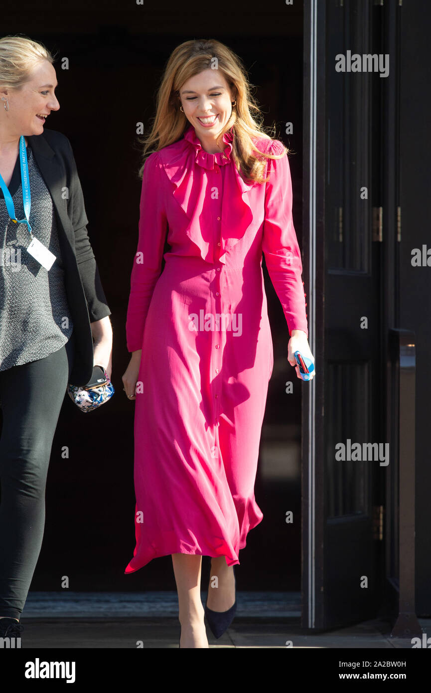 Manchester, Regno Unito. 2 Ottobre, 2019. Carrie Symonds, partner di primo ministro Boris Johnson, durante il congresso del partito conservatore al Manchester Central Convention Complex, Manchester mercoledì 2 ottobre 2019 (credito: P Scaasi | MI News) Credito: MI News & Sport /Alamy Live News Foto Stock