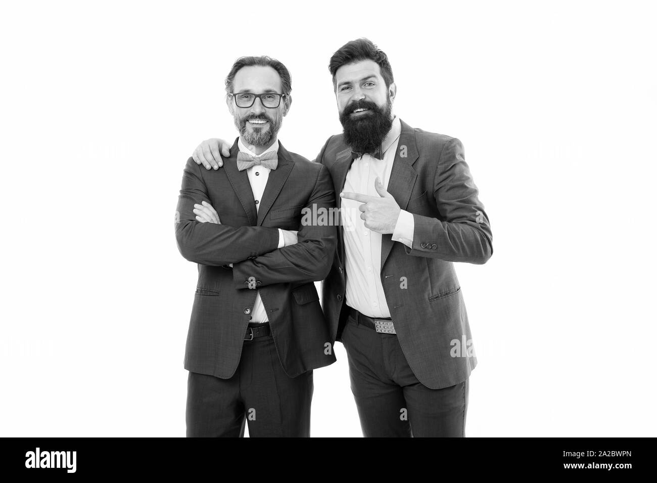 Come cool egli è. Gli uomini gli imprenditori di successo sullo sfondo bianco. Il team Aziende. La gente di affari concetto. Gli uomini barbuti elegante ragazzi indossare abiti formali. Ben curato gli uomini d' affari. Accordo di partenariato e di lavoro di squadra. Foto Stock