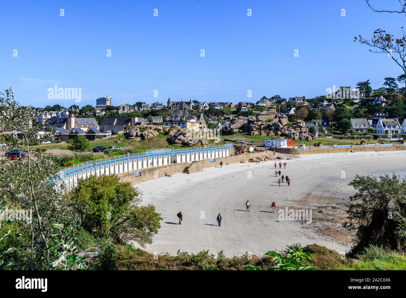 Francia, Cotes d'Armor, Côte de Granit Rose (costa di Granito Rosa), Trebeurden, Tresmeur spiaggia // Francia, Côtes-d'armor (22), Côte de Granit Rose, Trébeu Foto Stock