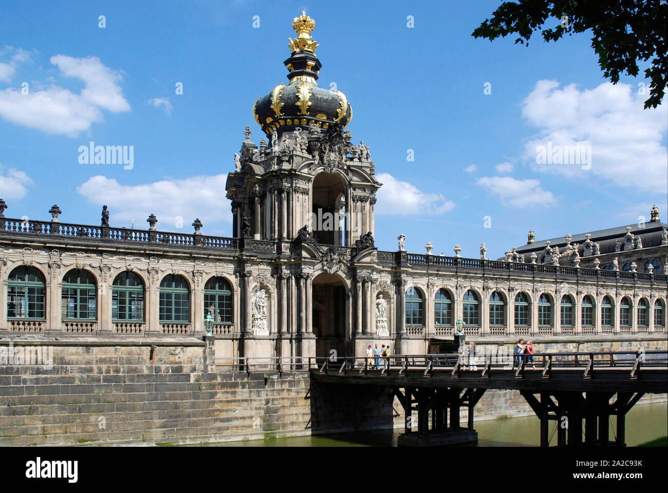 A Dresda, Sassonia - Luglio 26, 2019: Palazzo Zwinger a Dresda con gate Kronentor - Germania. Foto Stock