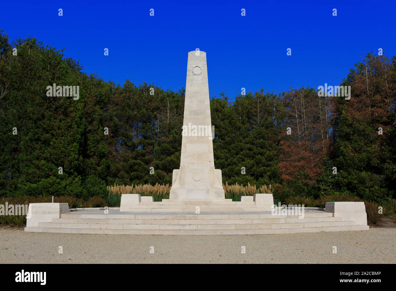 Obelisco presso il New Zealand Memorial Park in onore della Nuova Zelanda divisione che combatté nella Battaglia di Messines (giugno 1917) in Messines, Belgio Foto Stock