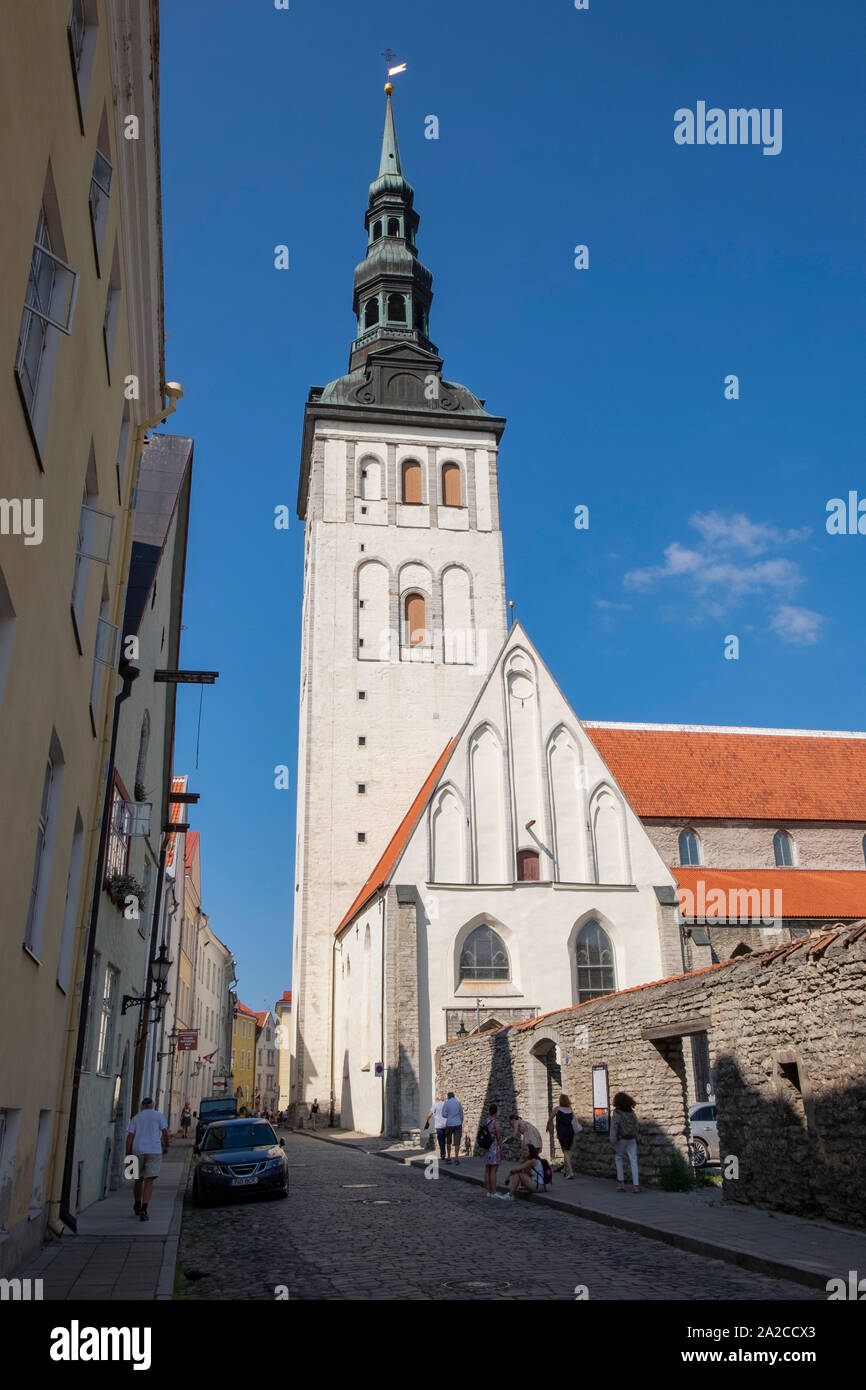 Esterno della Chiesa di San Nicola in Ruutli Street ora un museo di arte e sala concerti nella città vecchia di Tallinn Tallinn, Estonia Foto Stock