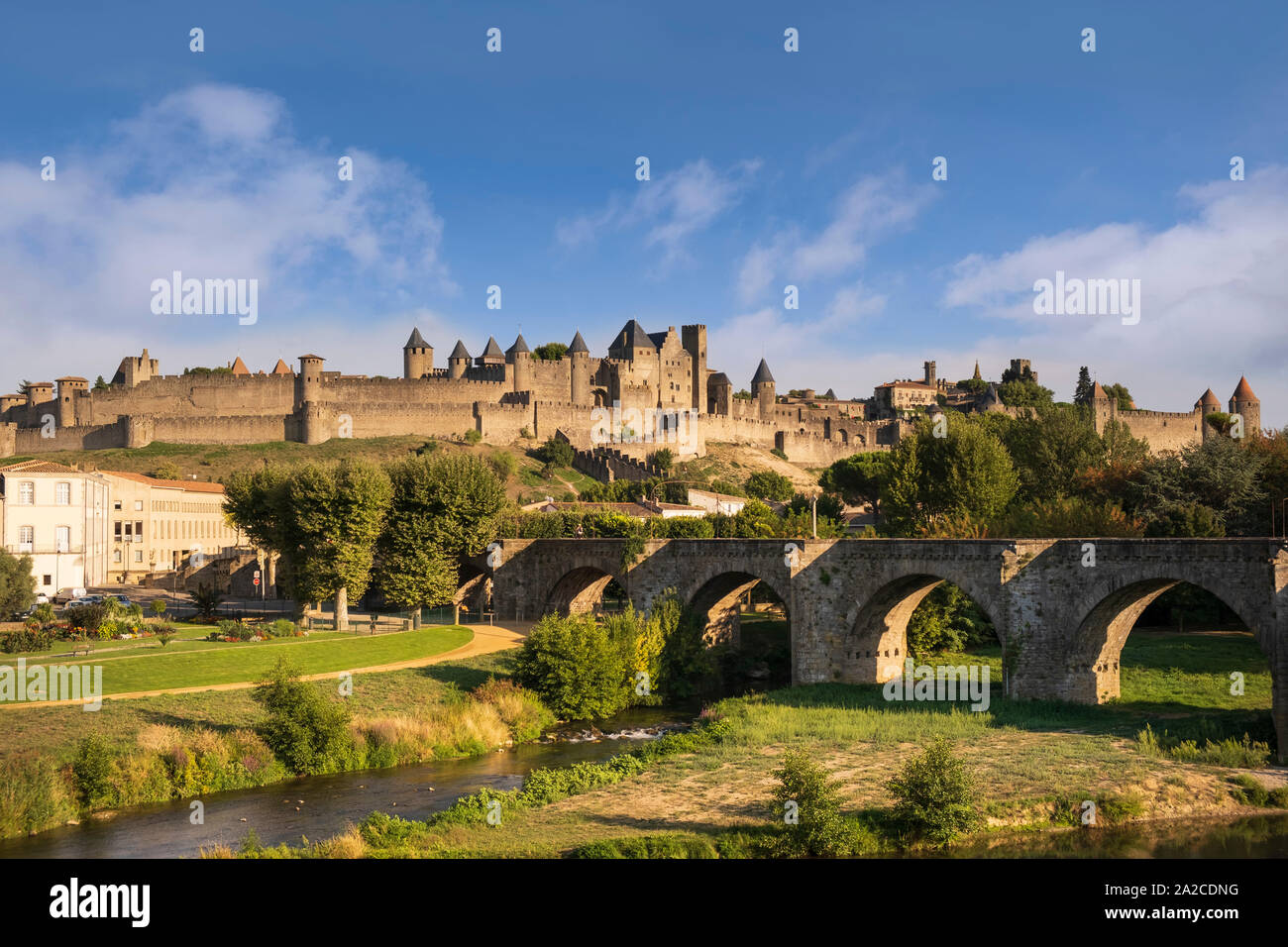 Carcassonne, Francia, la Cite è la cittadella medievale, un ben conservato di città murata e una delle più popolari destinazioni turistiche in Francia Foto Stock