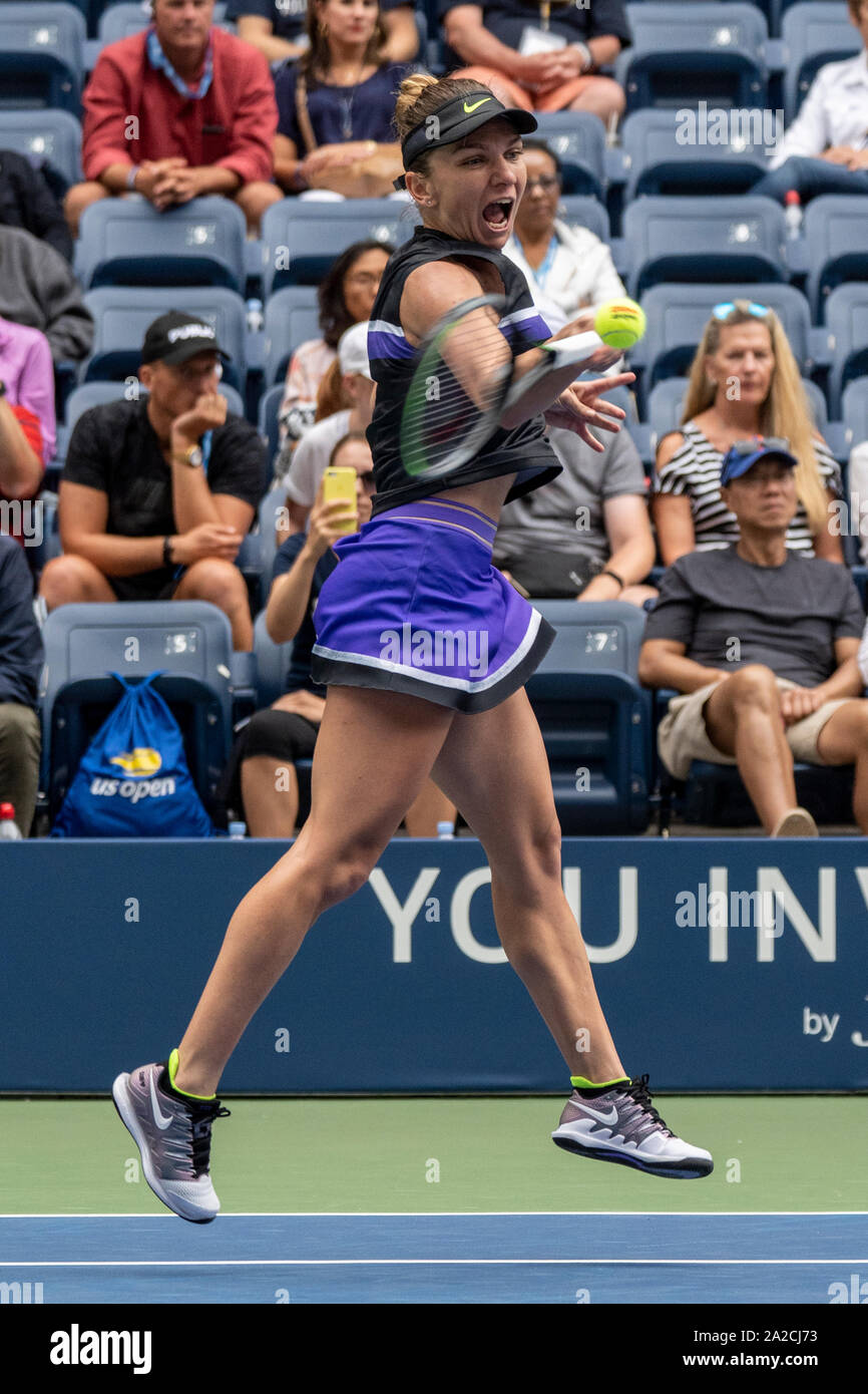 Simona Halep della Romania di competere nel primo round del 2019 US Open Tennis Foto Stock