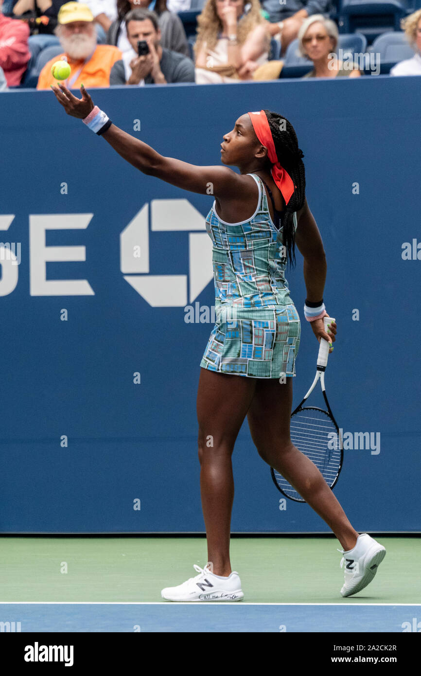 Coco Gauff NEGLI STATI UNITI D' AMERICA competere nel primo round del 2019 US Open Tennis Foto Stock