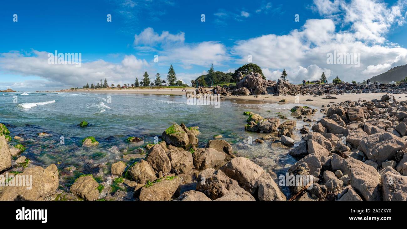 Spiaggia sabbiosa spiaggia di Mount Manganui, Tauranga, Baia di Planty, Isola del nord, Nuova Zelanda Foto Stock