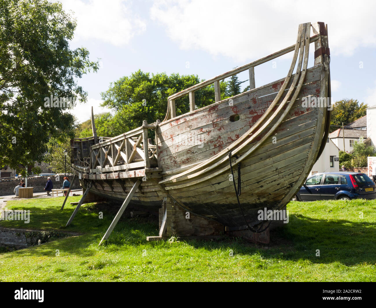 Woodenl scafo di nave in alto di Charlestown Harbour, Cornwall, Regno Unito Foto Stock